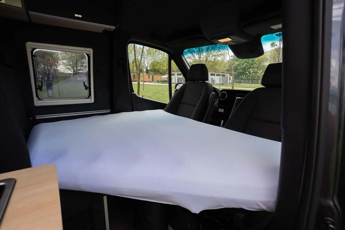 inflatable-camper-bed-05